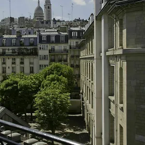 Le Montclair Montmartre By River Ostello